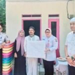 Wabup Intan Serahkan Hasil Bedah Rumah di Solear, Ajak Warga Giatkan Gotong Royong