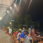 Gresik Punya Destinasi Kuliner Malam, TanaTuju Suguhkan Makanan UMKM, Live Music, dan Pemandangan Lampu Kota Memukau.