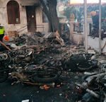 Unjuk Rasa Solidaritas Ojol dan Mahasiswa di Surabaya Berujung Anarkis, Aparat TNI-Polri Kerahkan Pasukan Gabungan.